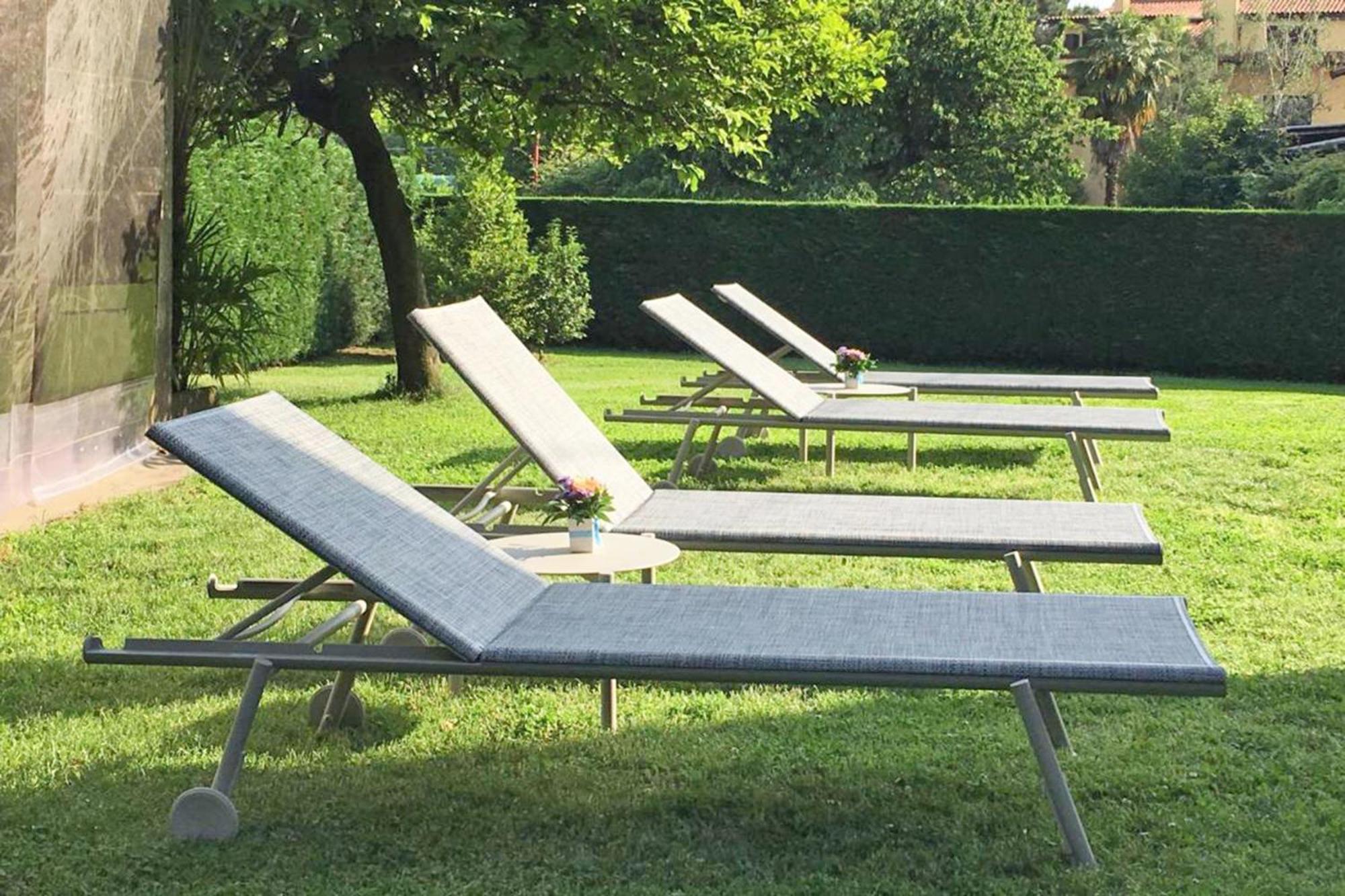 Villa Jejia- Pool And Garden Lesa Exterior foto